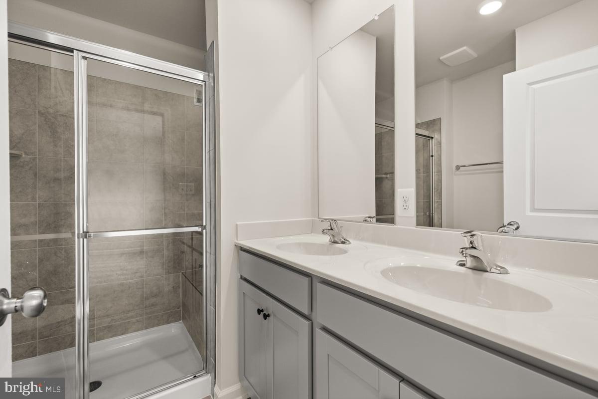 RED CLOVER MEADOWS - Residential Lease