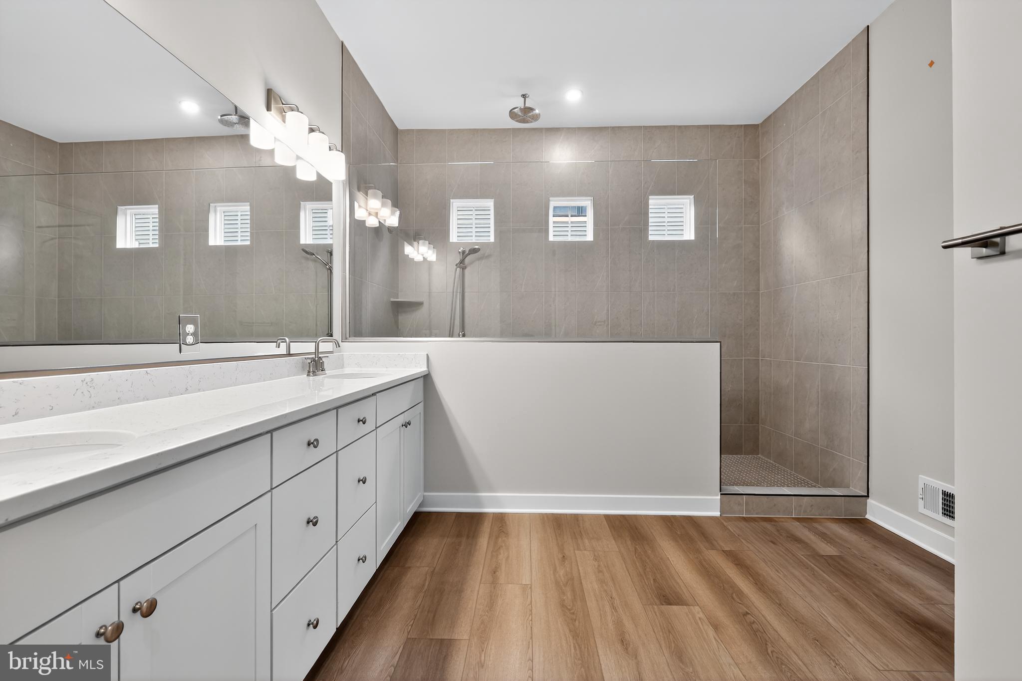 TOWER HILL - Residential