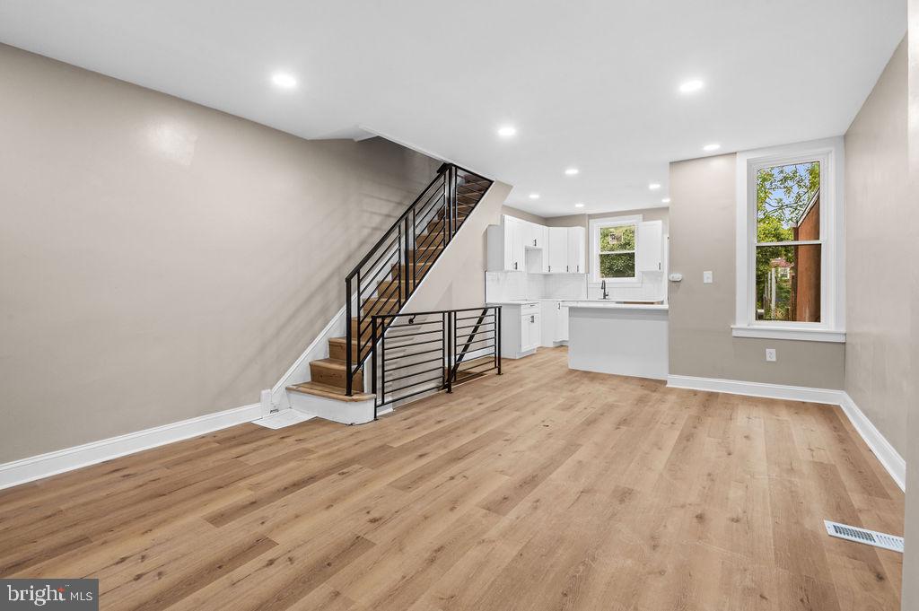 1121 W 8TH STREET