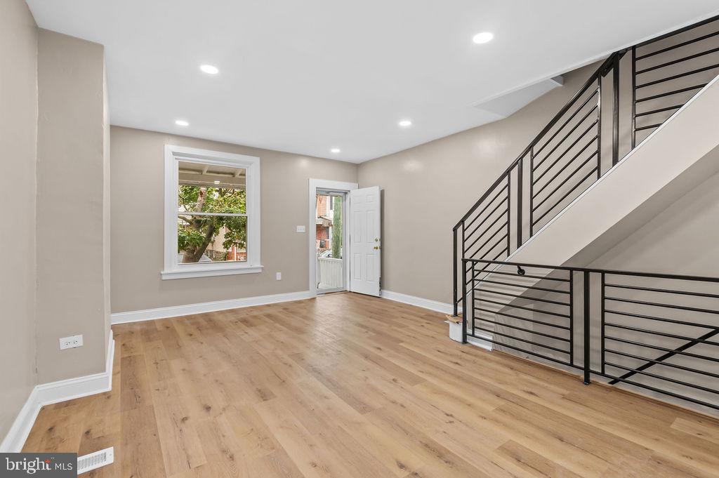 1121 W 8TH STREET