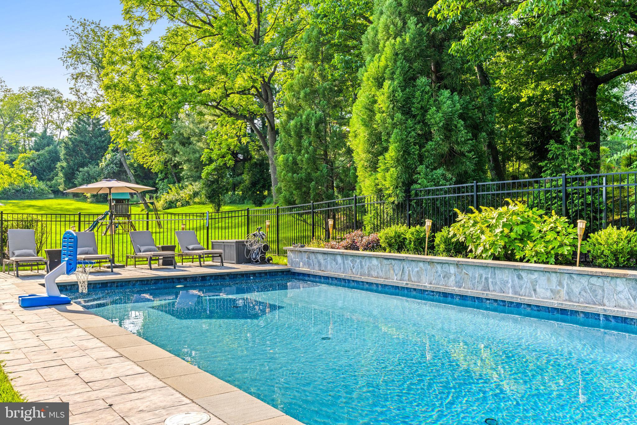 JONATHANS DELIGHT - Residential