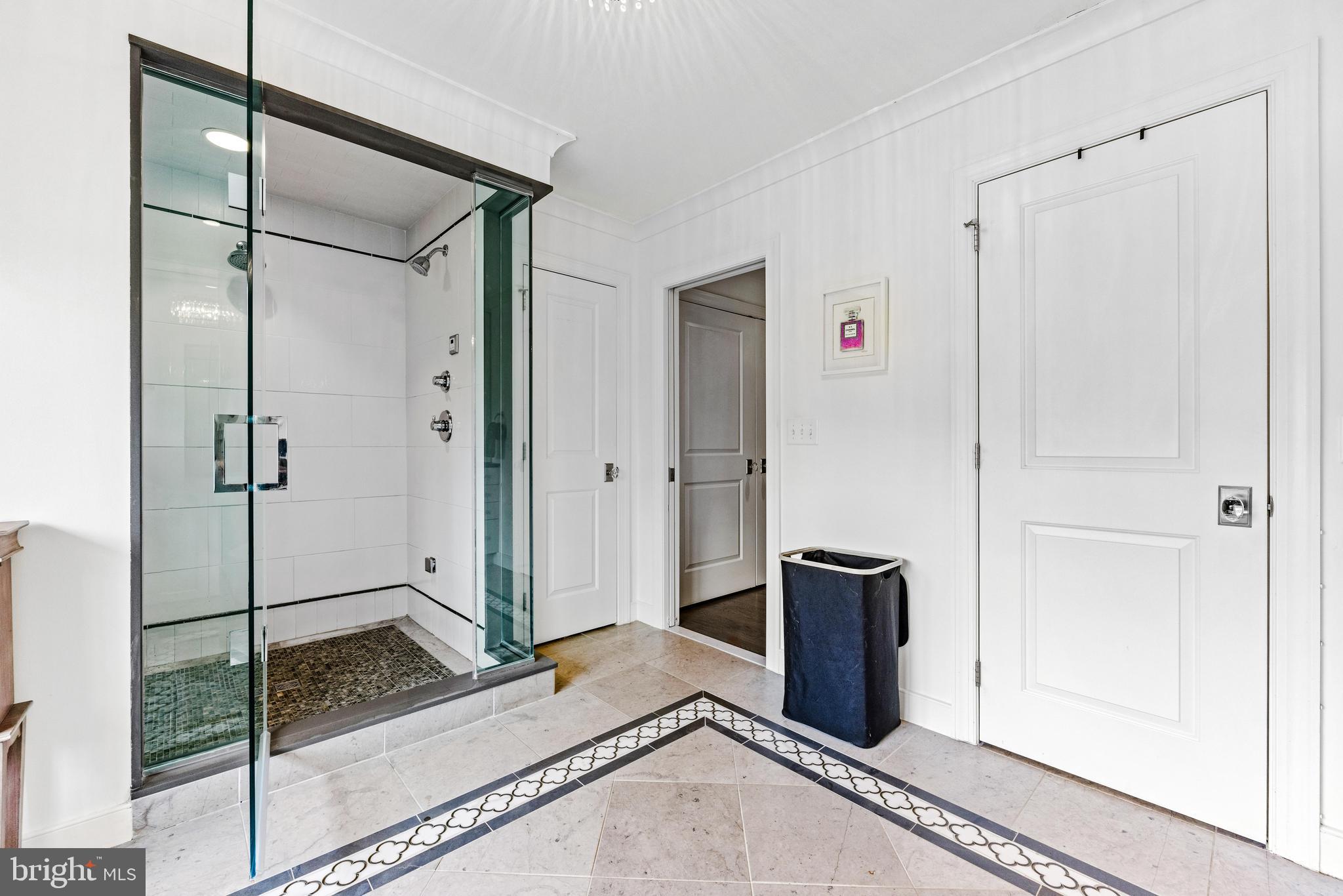 JONATHANS DELIGHT - Residential