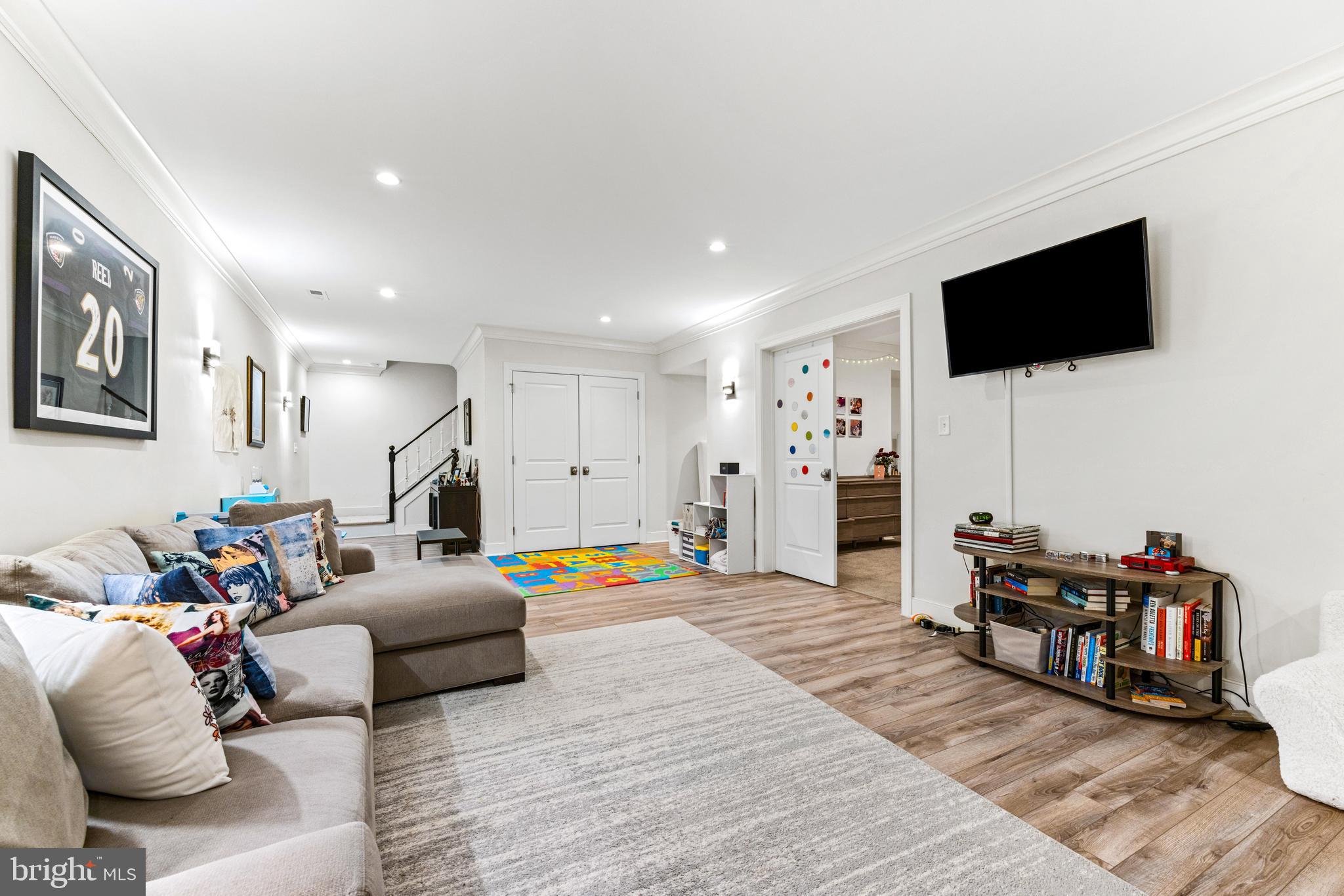 JONATHANS DELIGHT - Residential