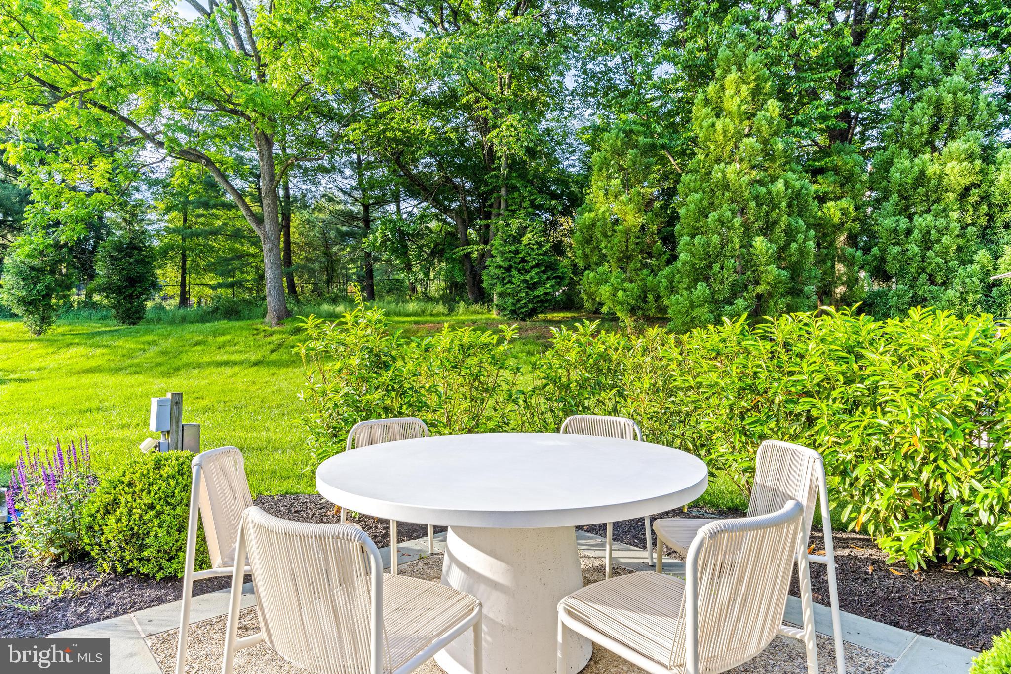 JONATHANS DELIGHT - Residential