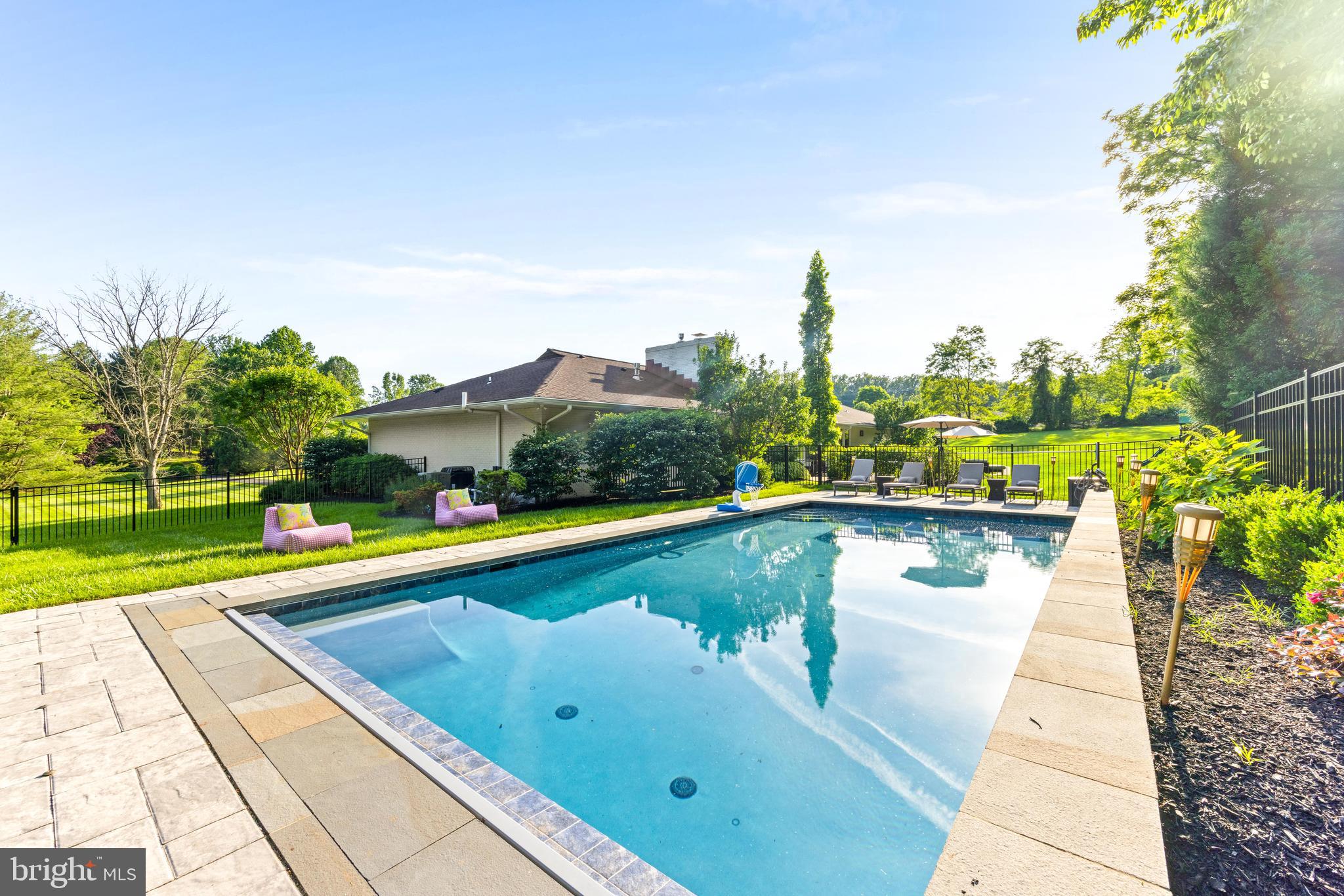 JONATHANS DELIGHT - Residential