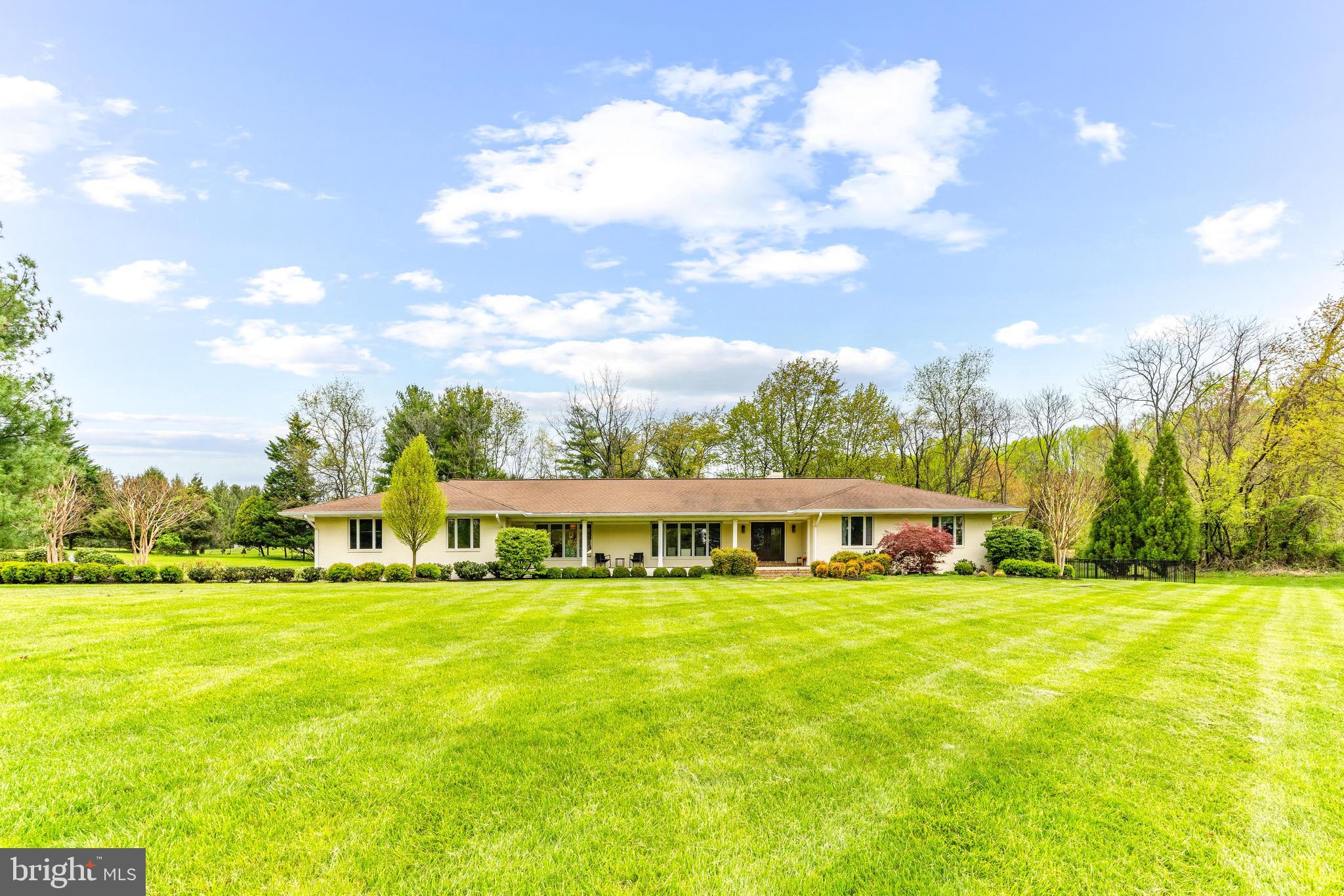 JONATHANS DELIGHT - Residential