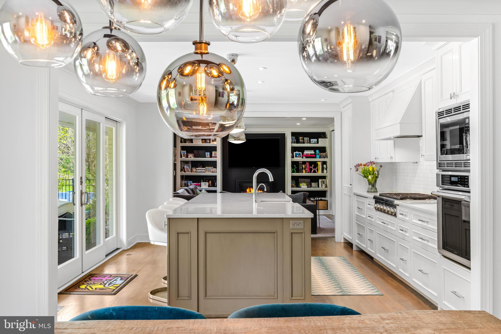 JONATHANS DELIGHT - Residential