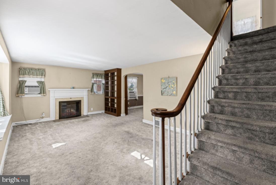 105 E COULTER AVENUE