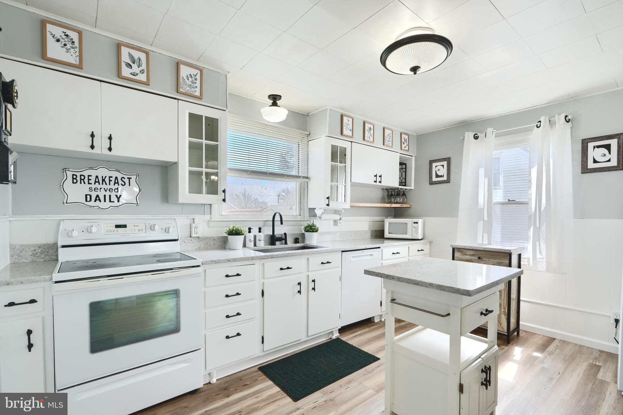 MIDDLE RIVER - Residential