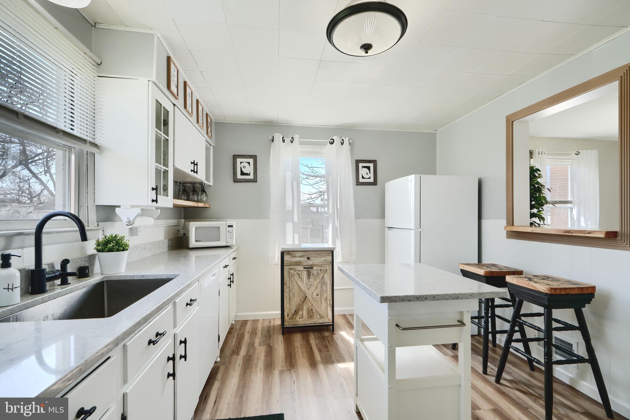 MIDDLE RIVER - Residential