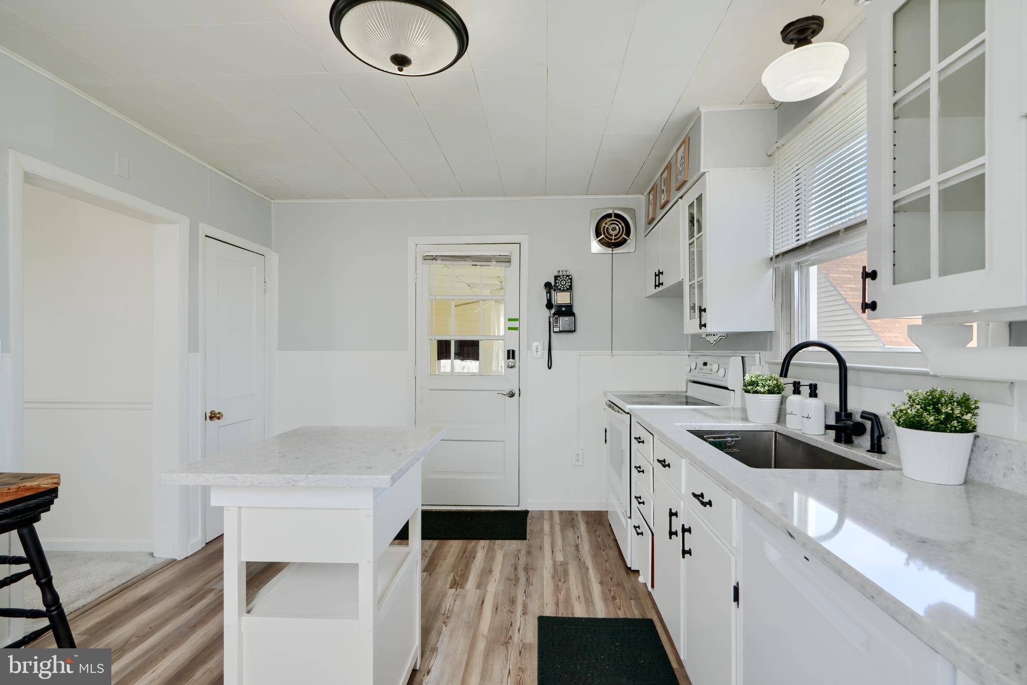 MIDDLE RIVER - Residential