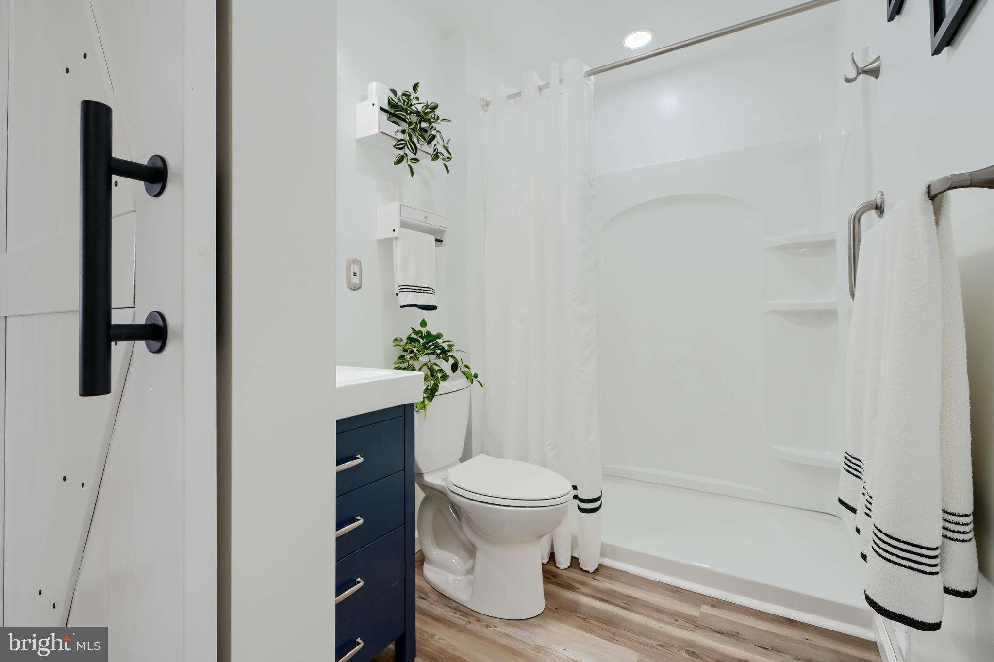 MIDDLE RIVER - Residential