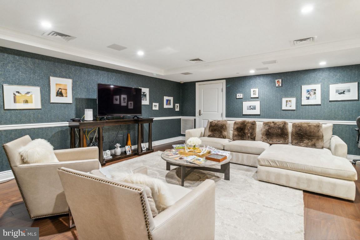 HAMPDEN ROW - Residential