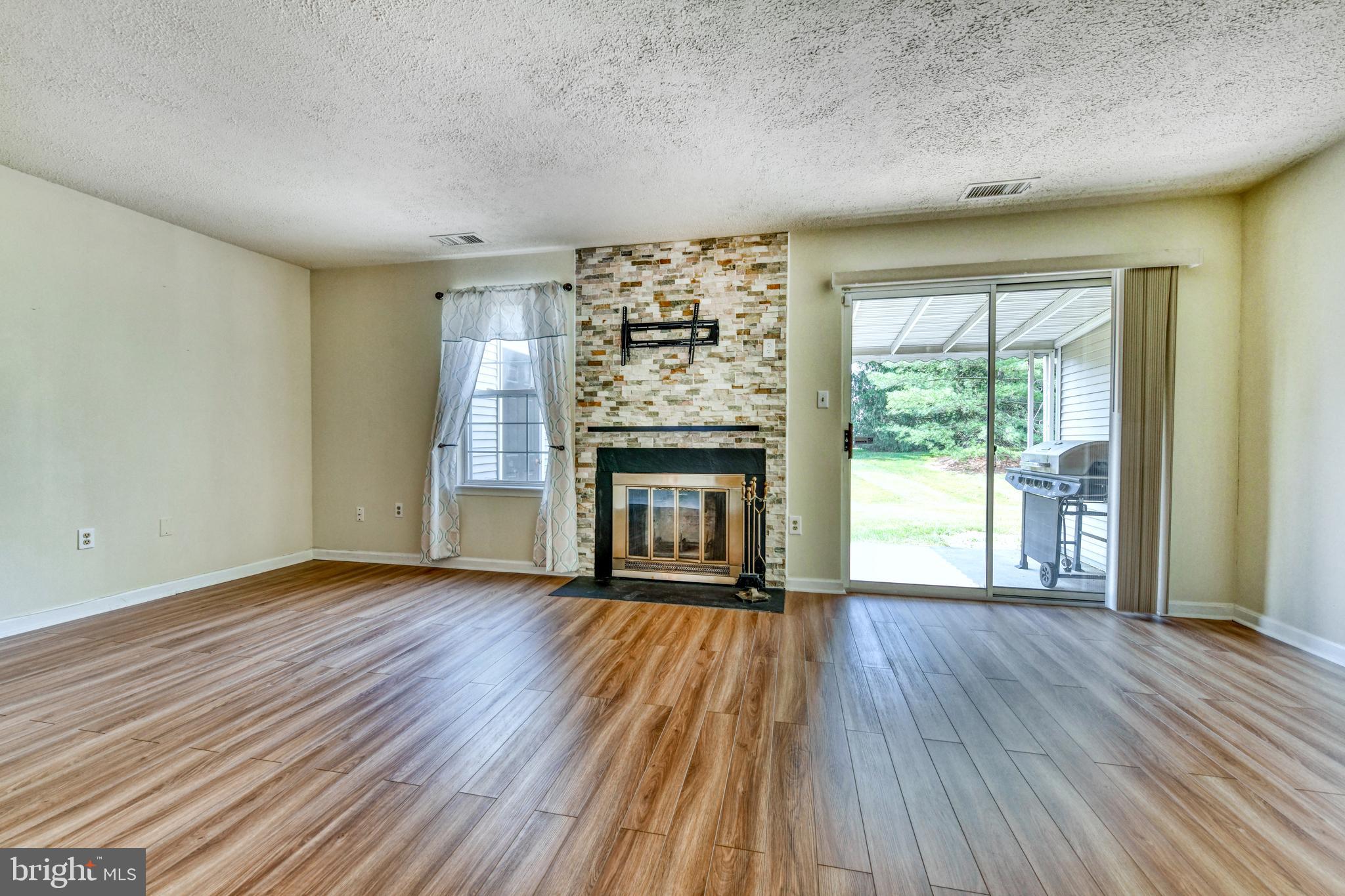 SPRING RIDGE - Residential