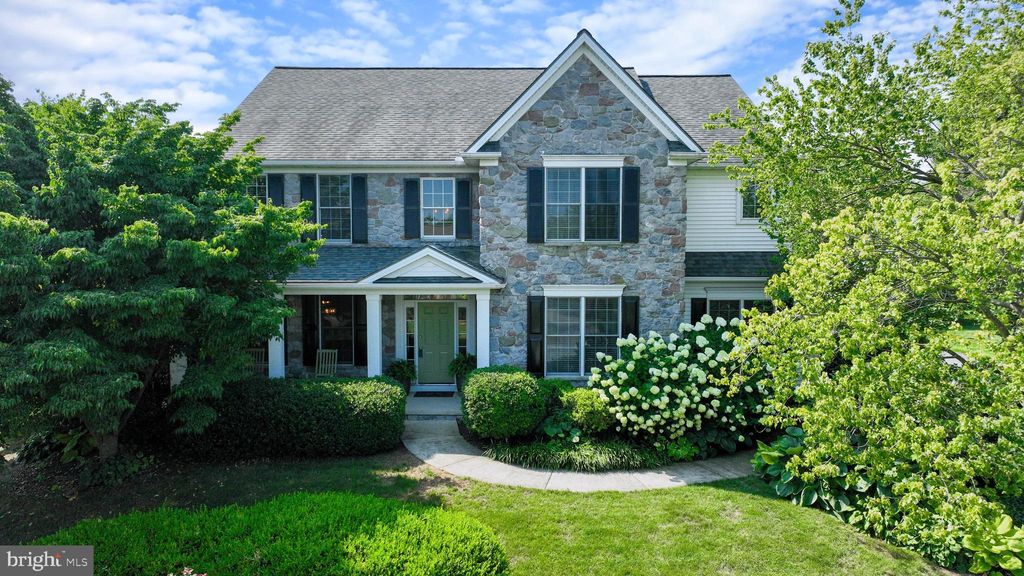 Photo of 137 Huntingwood Drive, Lancaster, PA 17602 (MLS # PALA2055128)