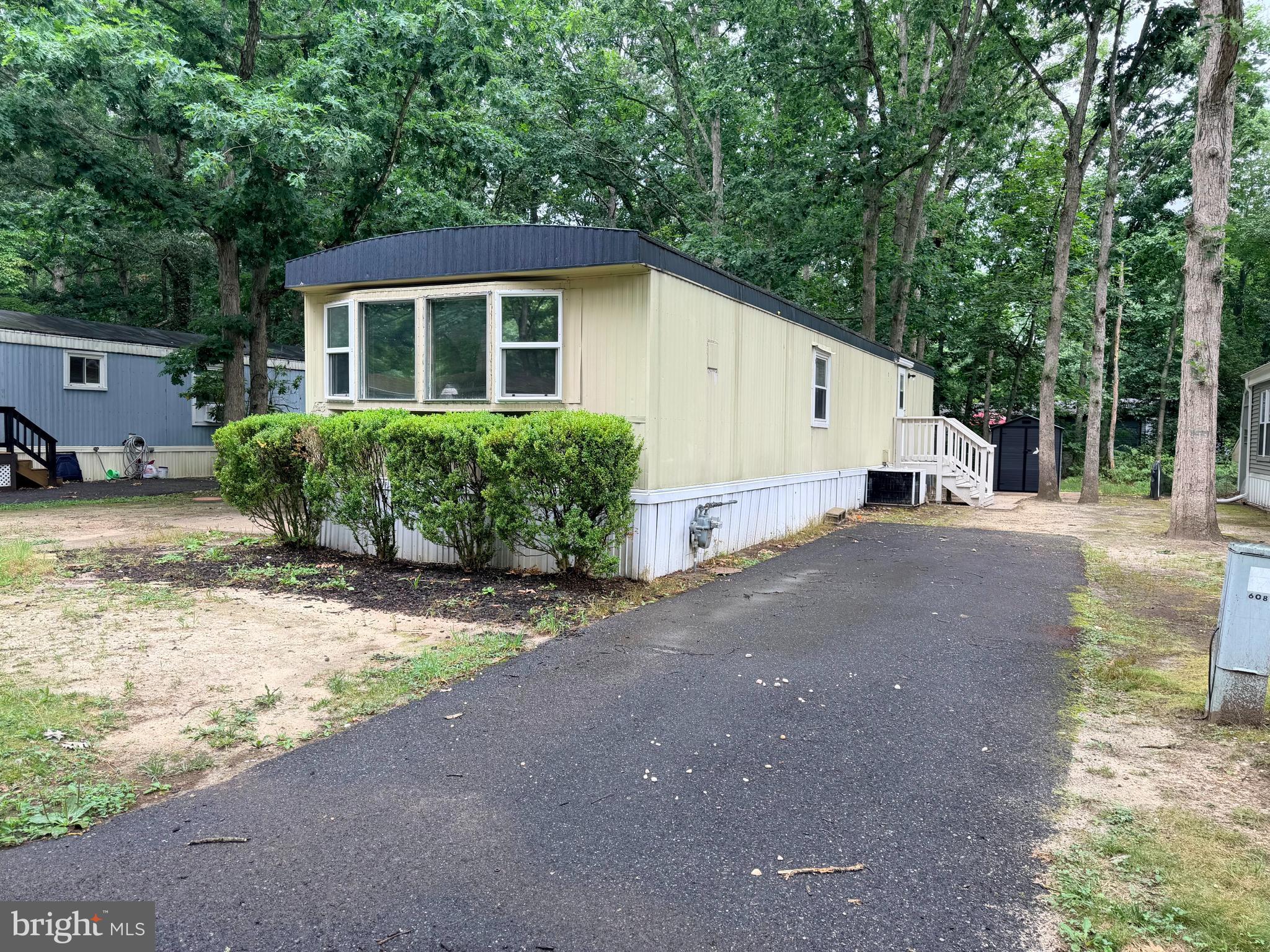 10 ASHWOOD DRIVE