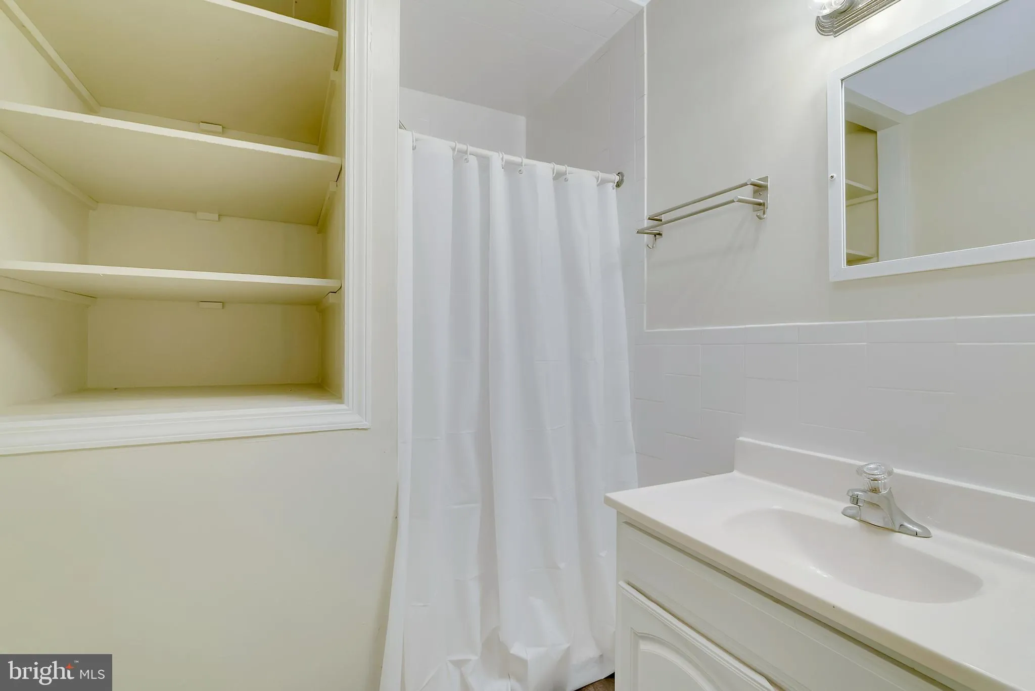 Norristown, Pennsylvania 19403, United States, 4 Bedrooms Bedrooms, ,2 BathroomsBathrooms,Residential,Pending,128114