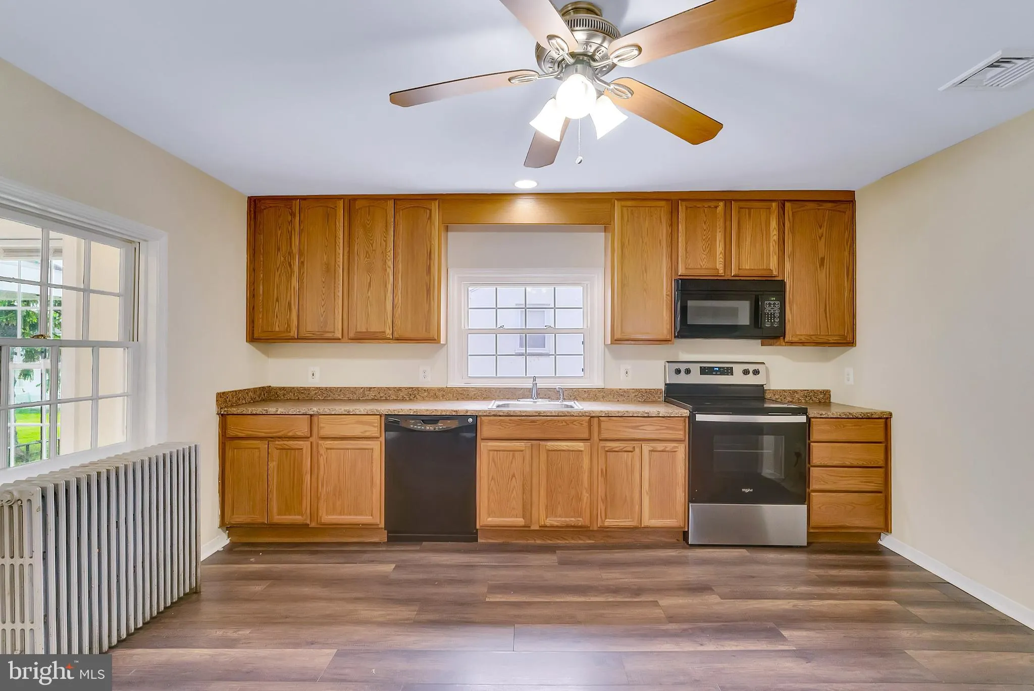 Norristown, Pennsylvania 19403, United States, 4 Bedrooms Bedrooms, ,2 BathroomsBathrooms,Residential,Pending,128114