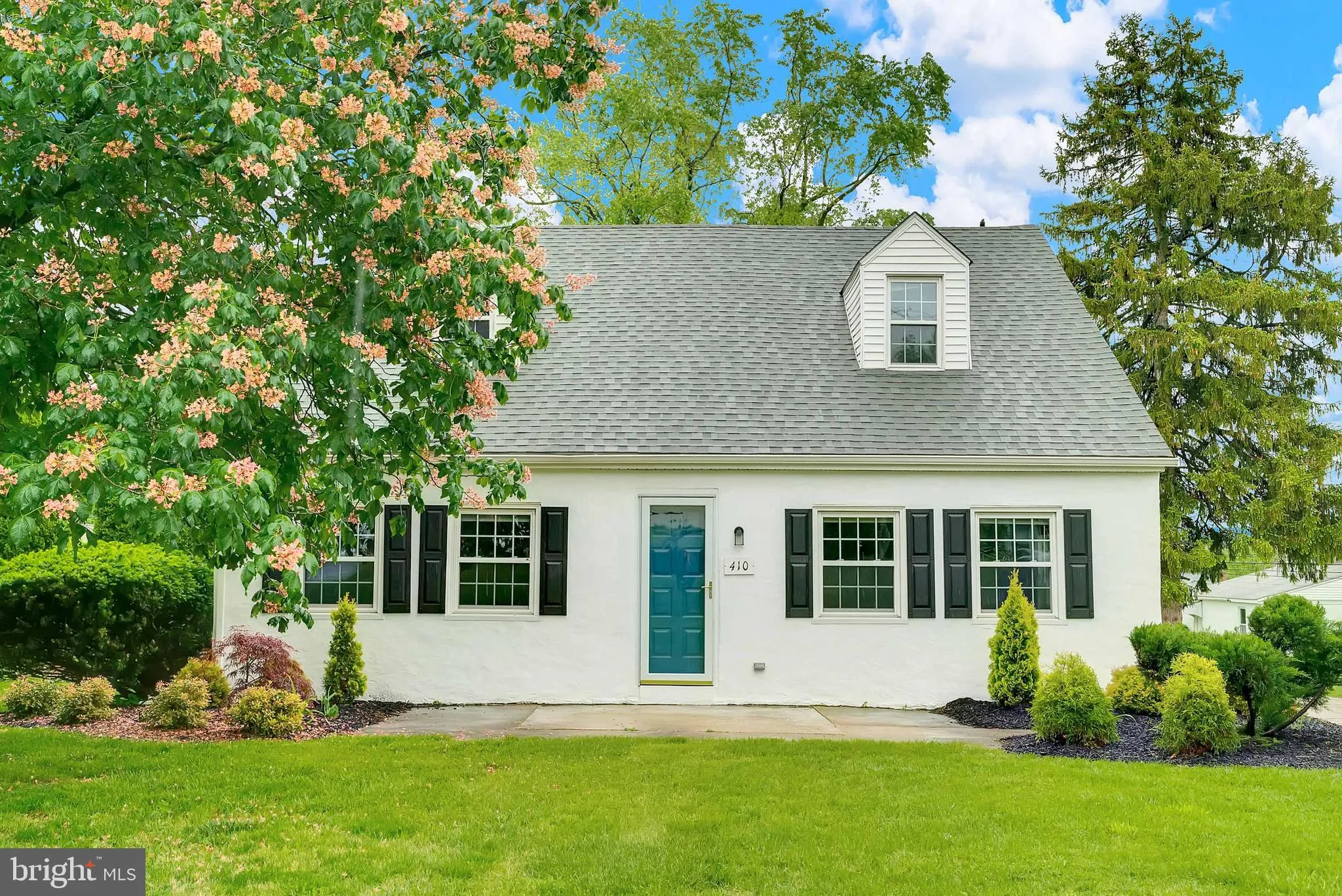 Norristown, Pennsylvania 19403, United States, 4 Bedrooms Bedrooms, ,2 BathroomsBathrooms,Residential,Pending,128114