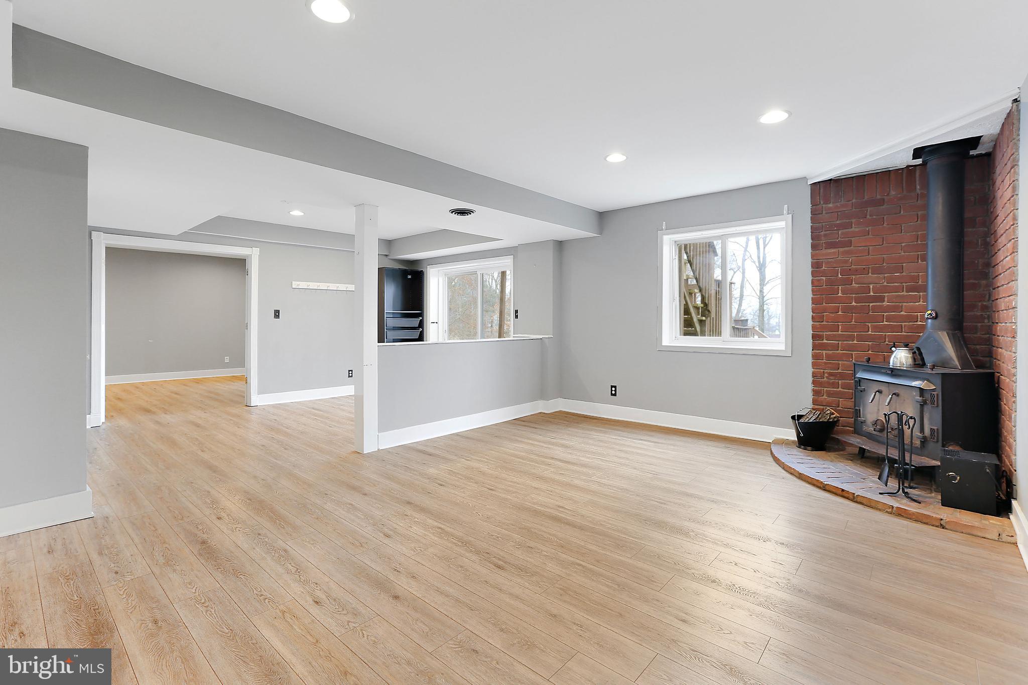 HILLTOP ACRES - Residential