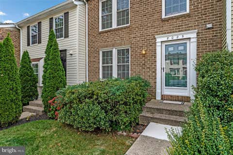 Townhouse For Rent - 8025 Tyson Oaks Circle<br/> VIENNA, VA 22182