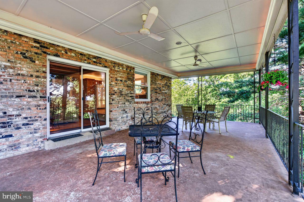 1222 WOODCREST CIRCLE