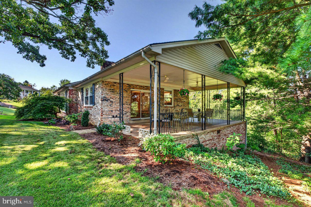 1222 WOODCREST CIRCLE