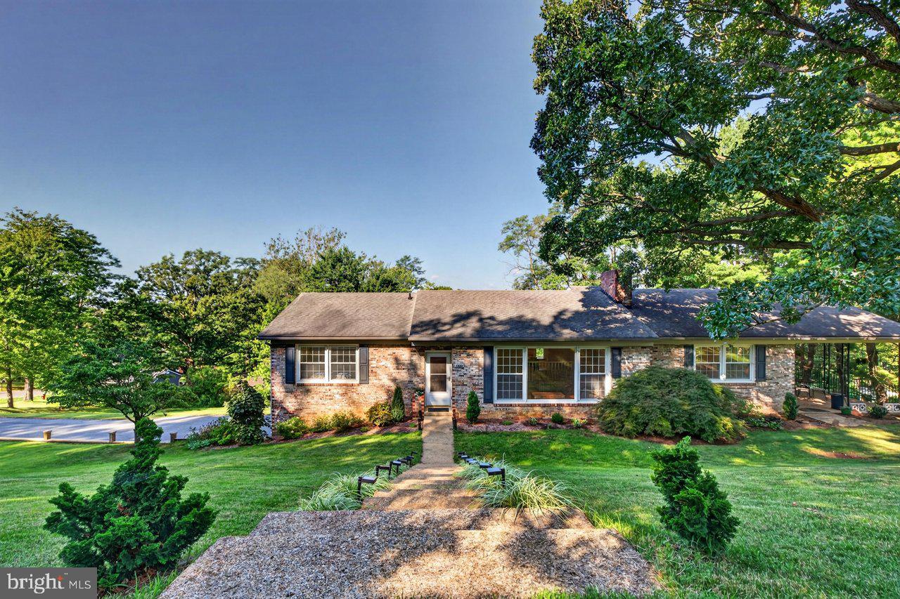 1222 WOODCREST CIRCLE