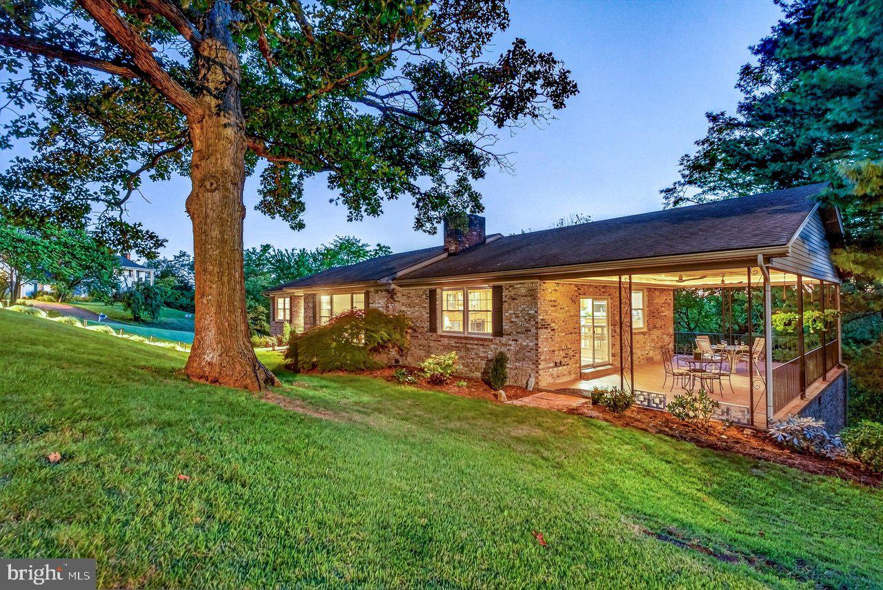 1222 WOODCREST CIRCLE