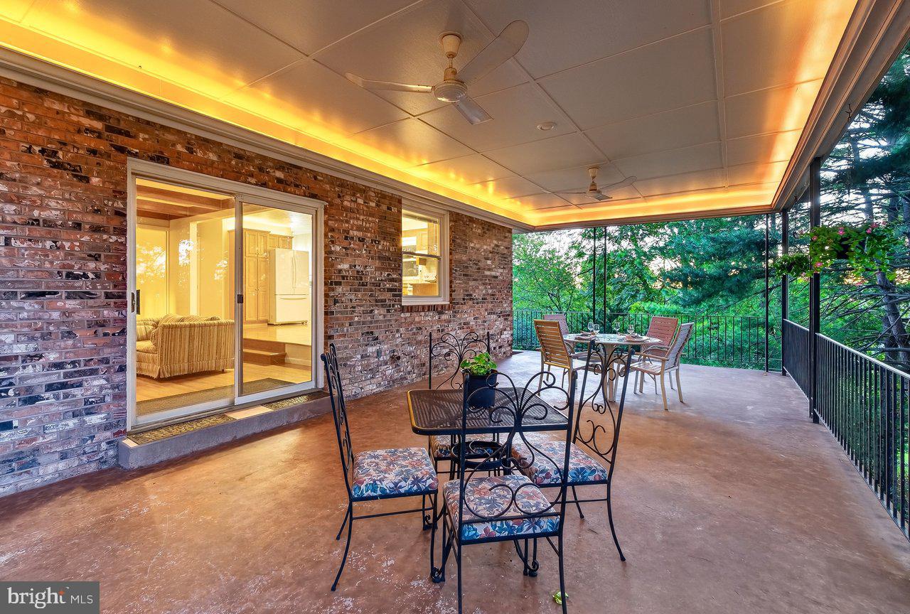 1222 WOODCREST CIRCLE