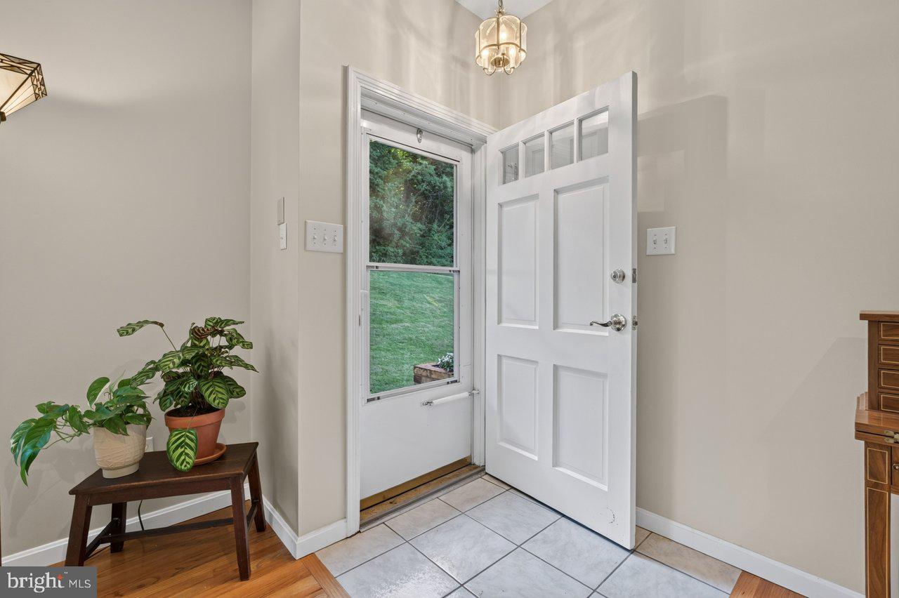 1222 WOODCREST CIRCLE