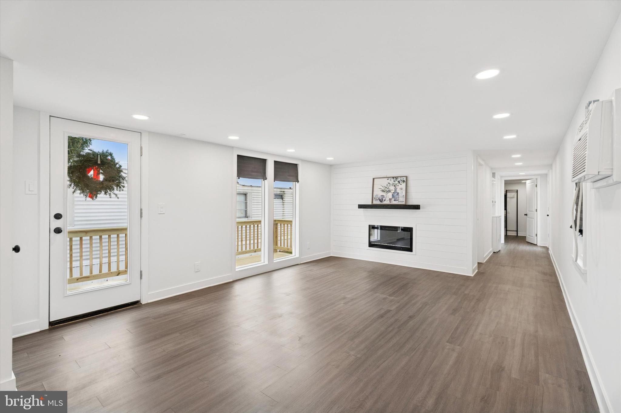 NEIGHBORS OF CREEKVIEW COURT - Residential