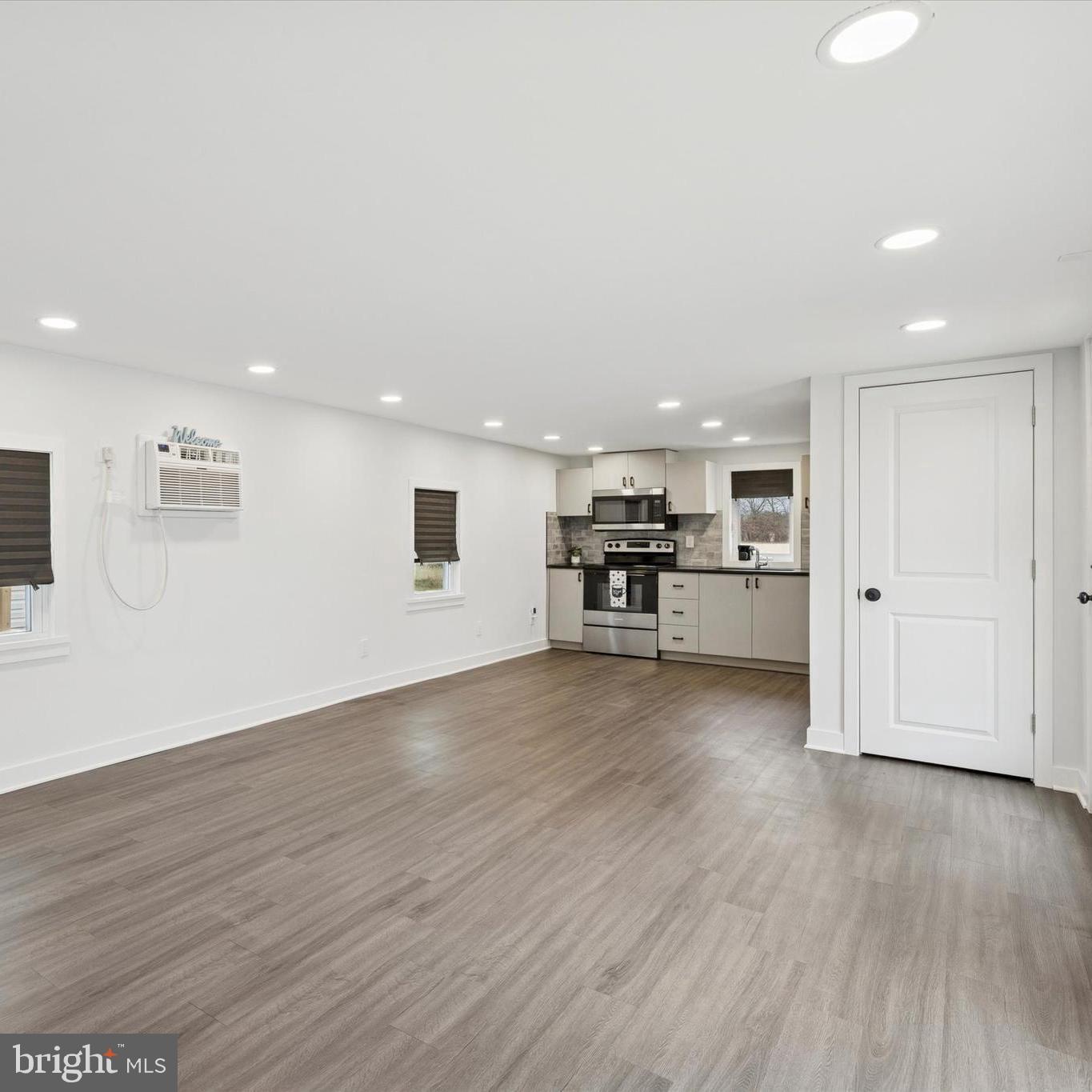 NEIGHBORS OF CREEKVIEW COURT - Residential