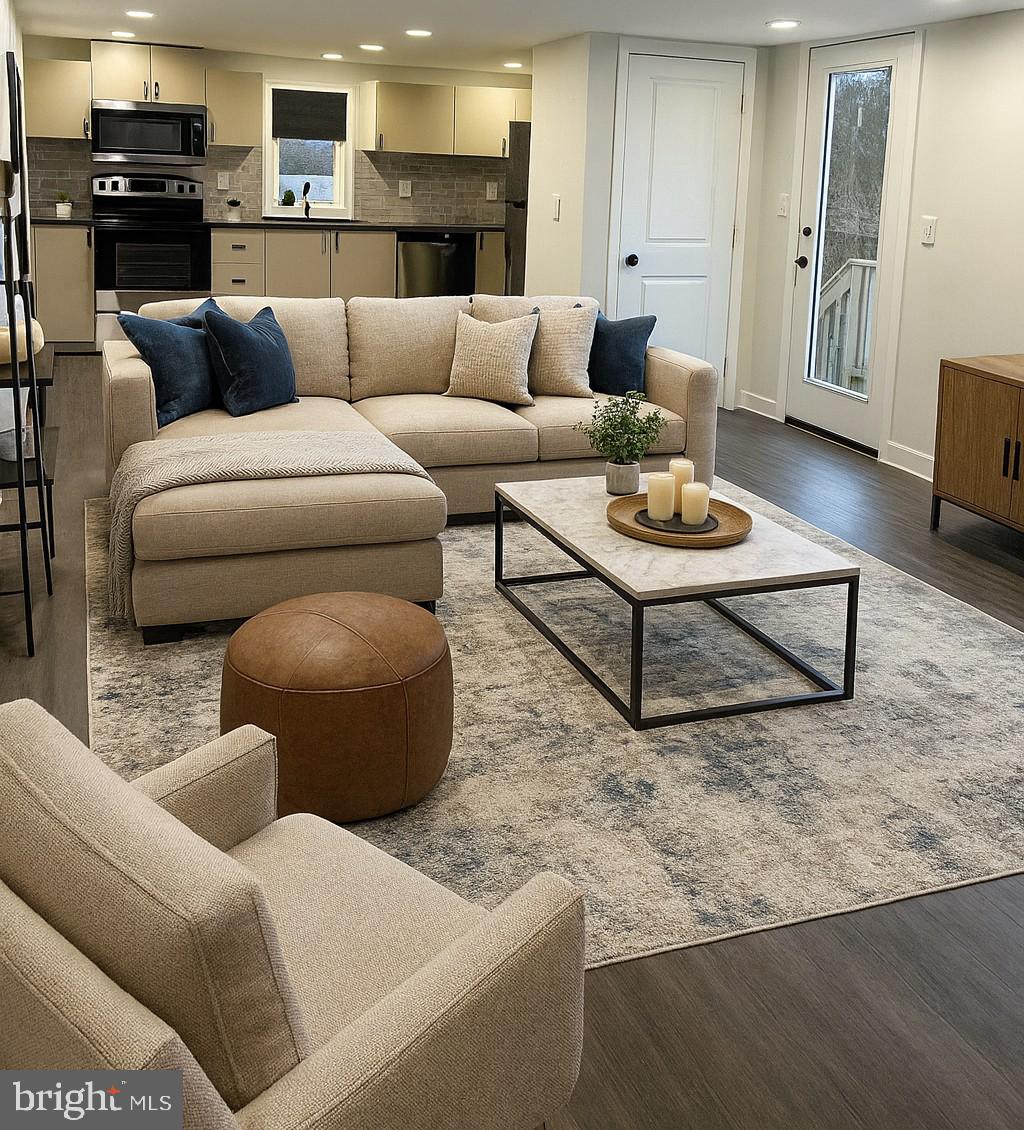 NEIGHBORS OF CREEKVIEW COURT - Residential