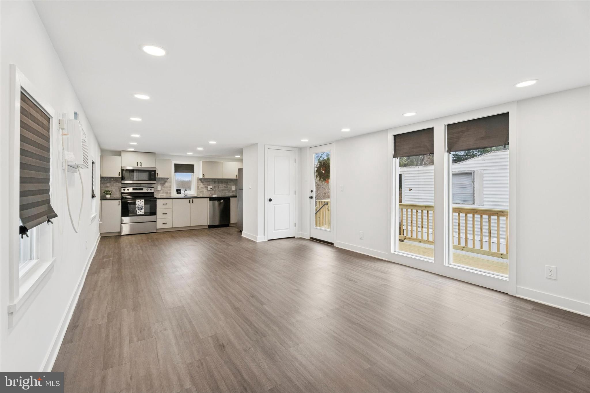 NEIGHBORS OF CREEKVIEW COURT - Residential