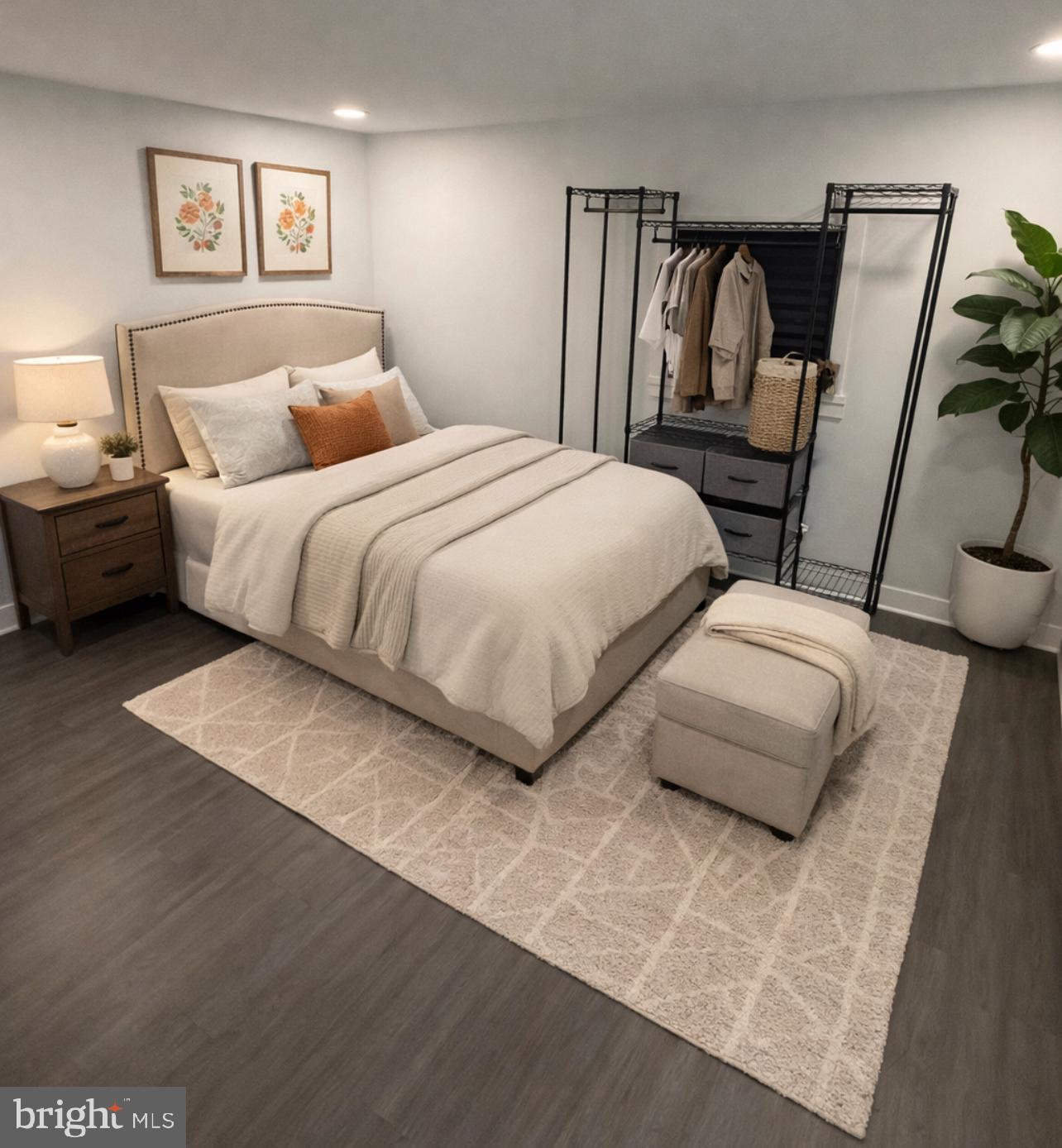 NEIGHBORS OF CREEKVIEW COURT - Residential