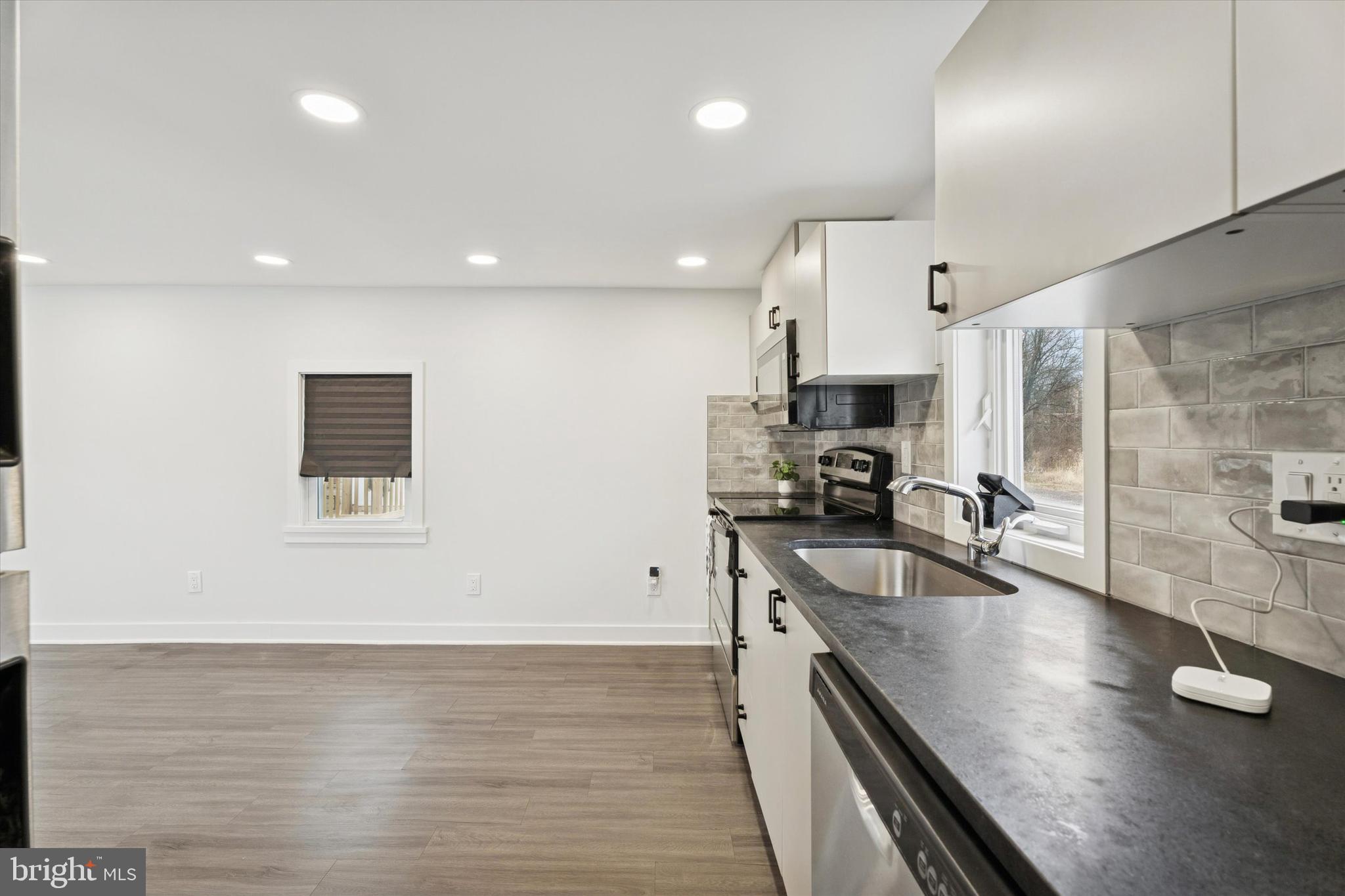 NEIGHBORS OF CREEKVIEW COURT - Residential