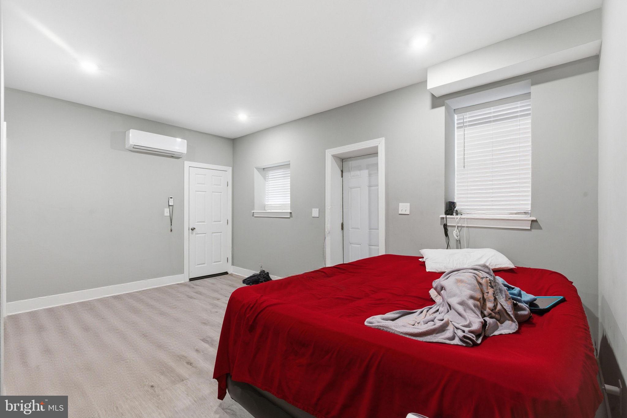 POINT BREEZE - Residential Income