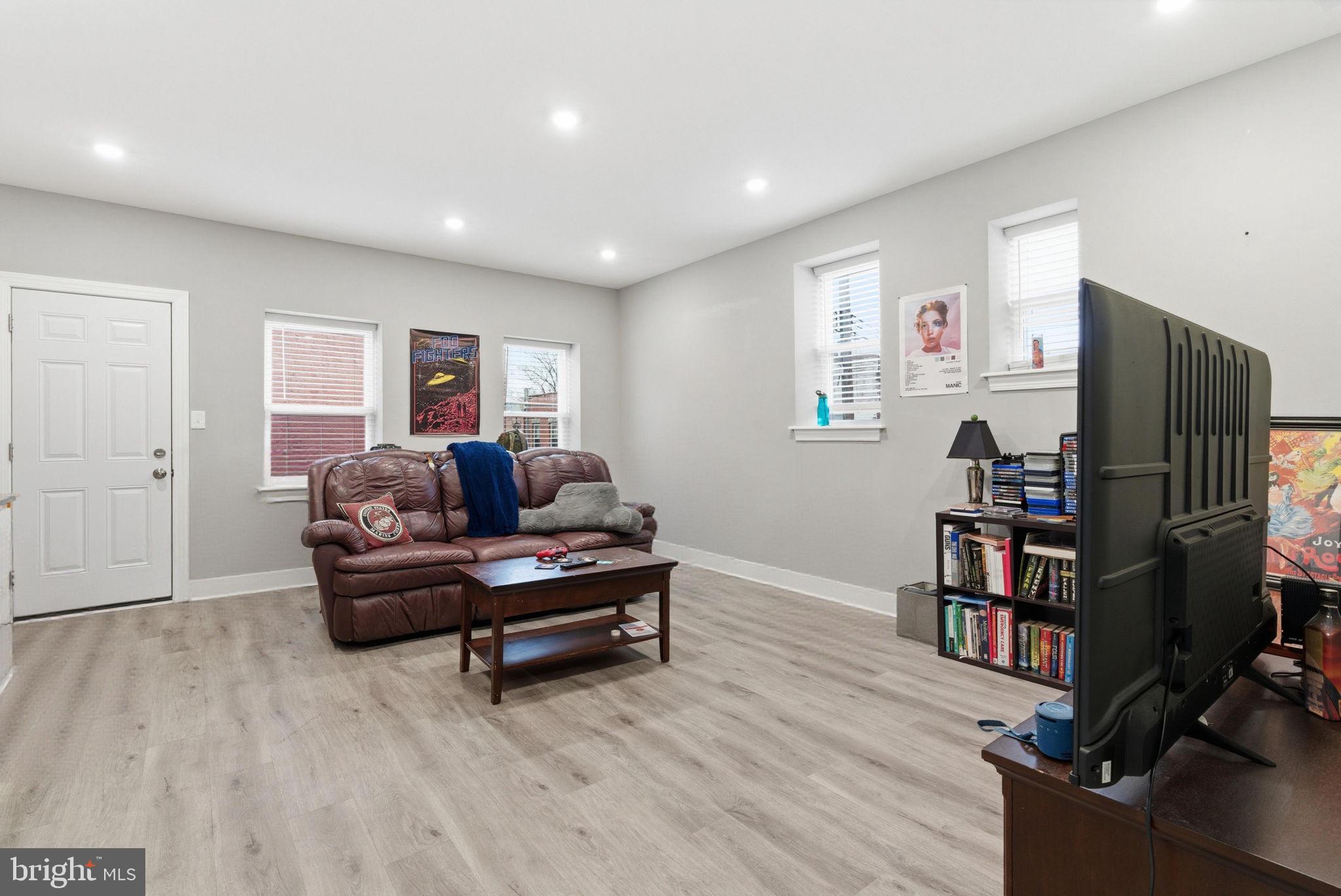 POINT BREEZE - Residential Income