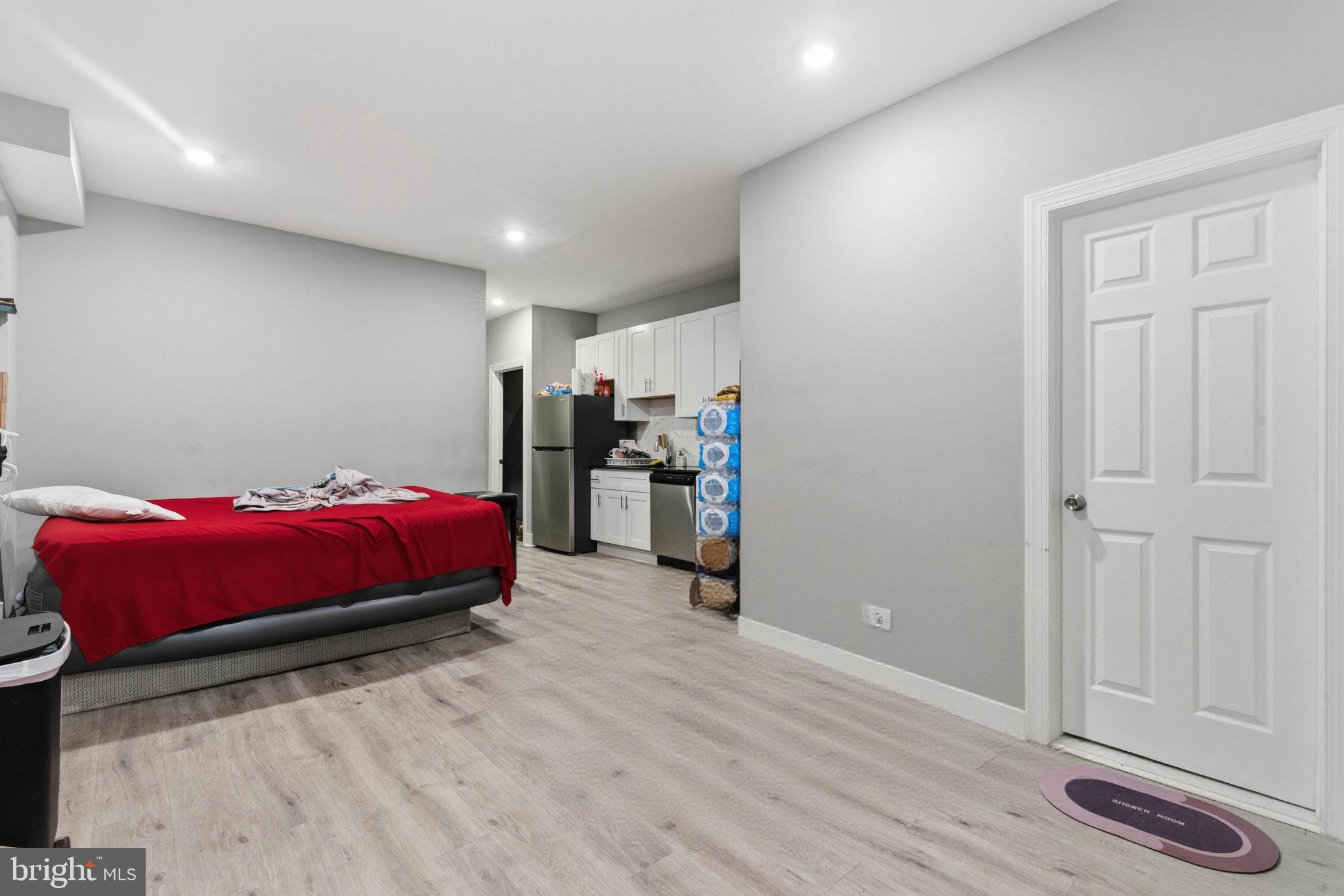 POINT BREEZE - Residential Income