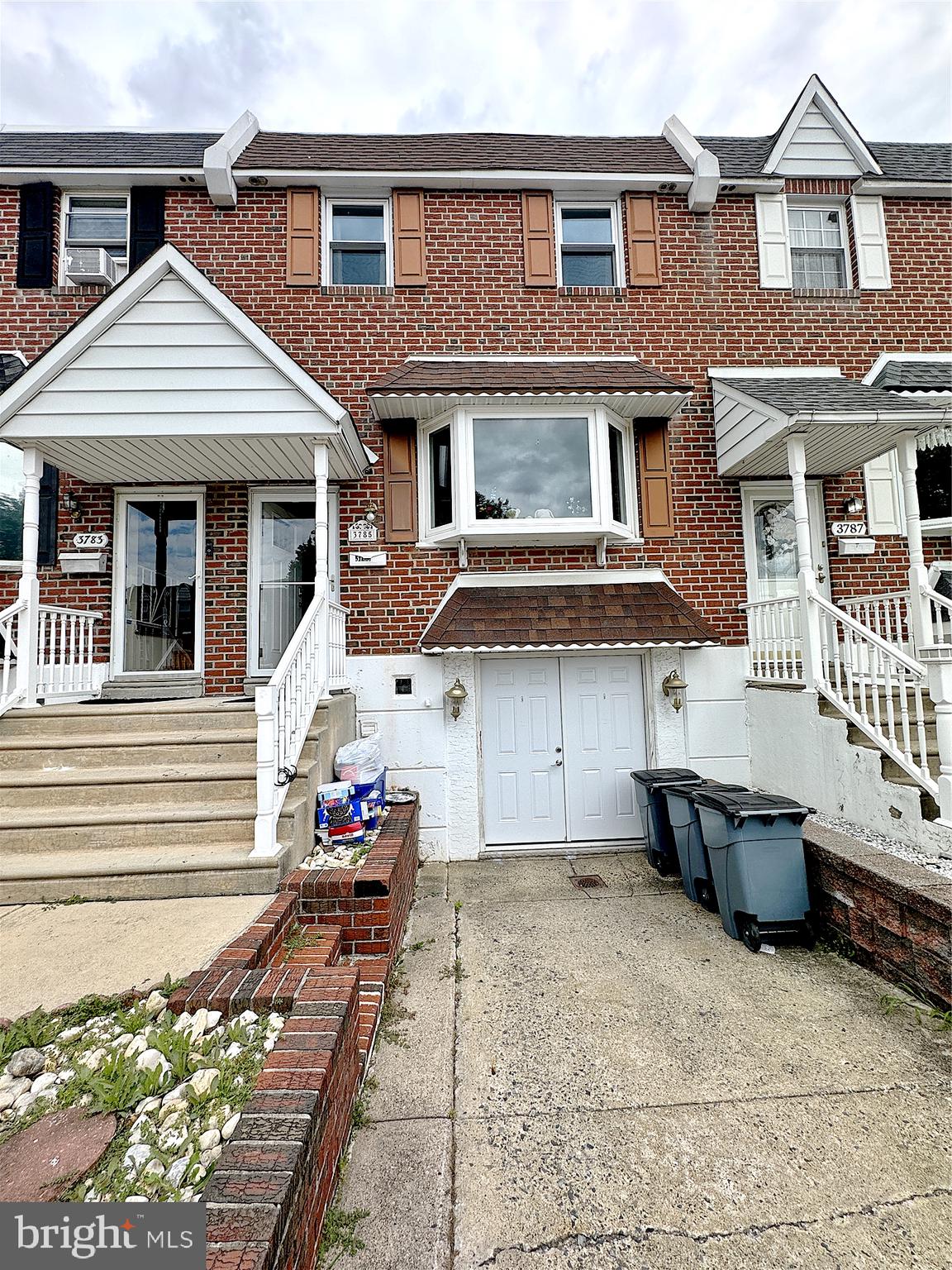 3785 GENESEE DRIVE