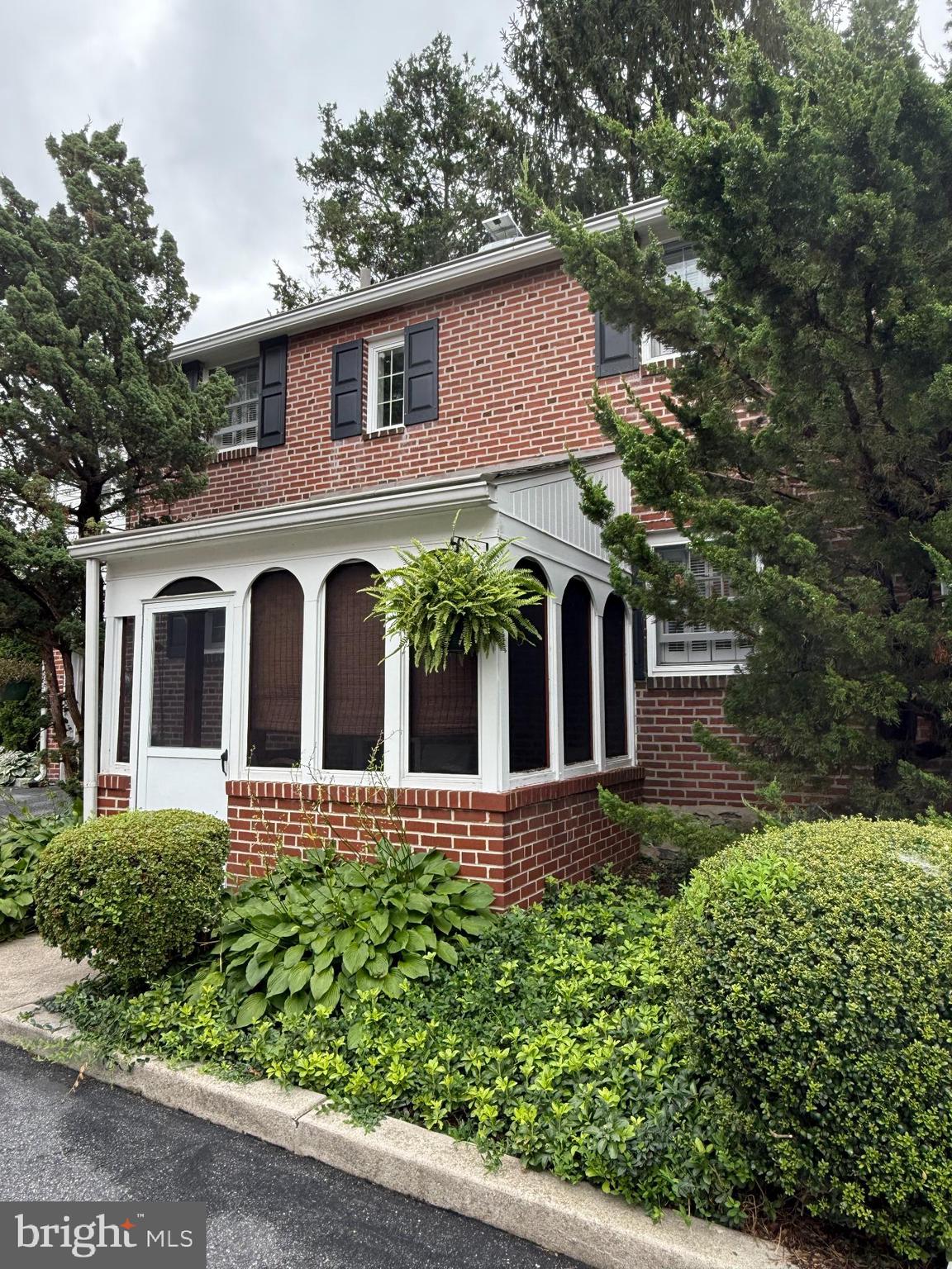 415 W GRAYS AVENUE