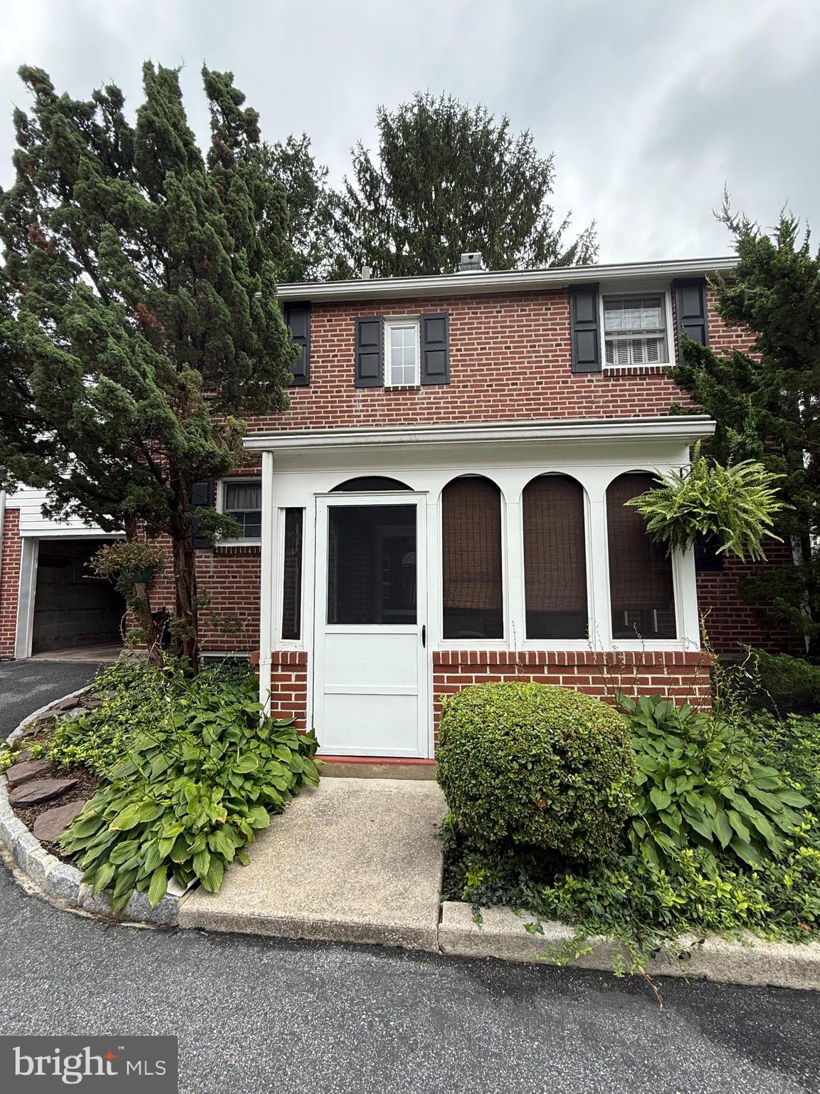 415 W GRAYS AVENUE