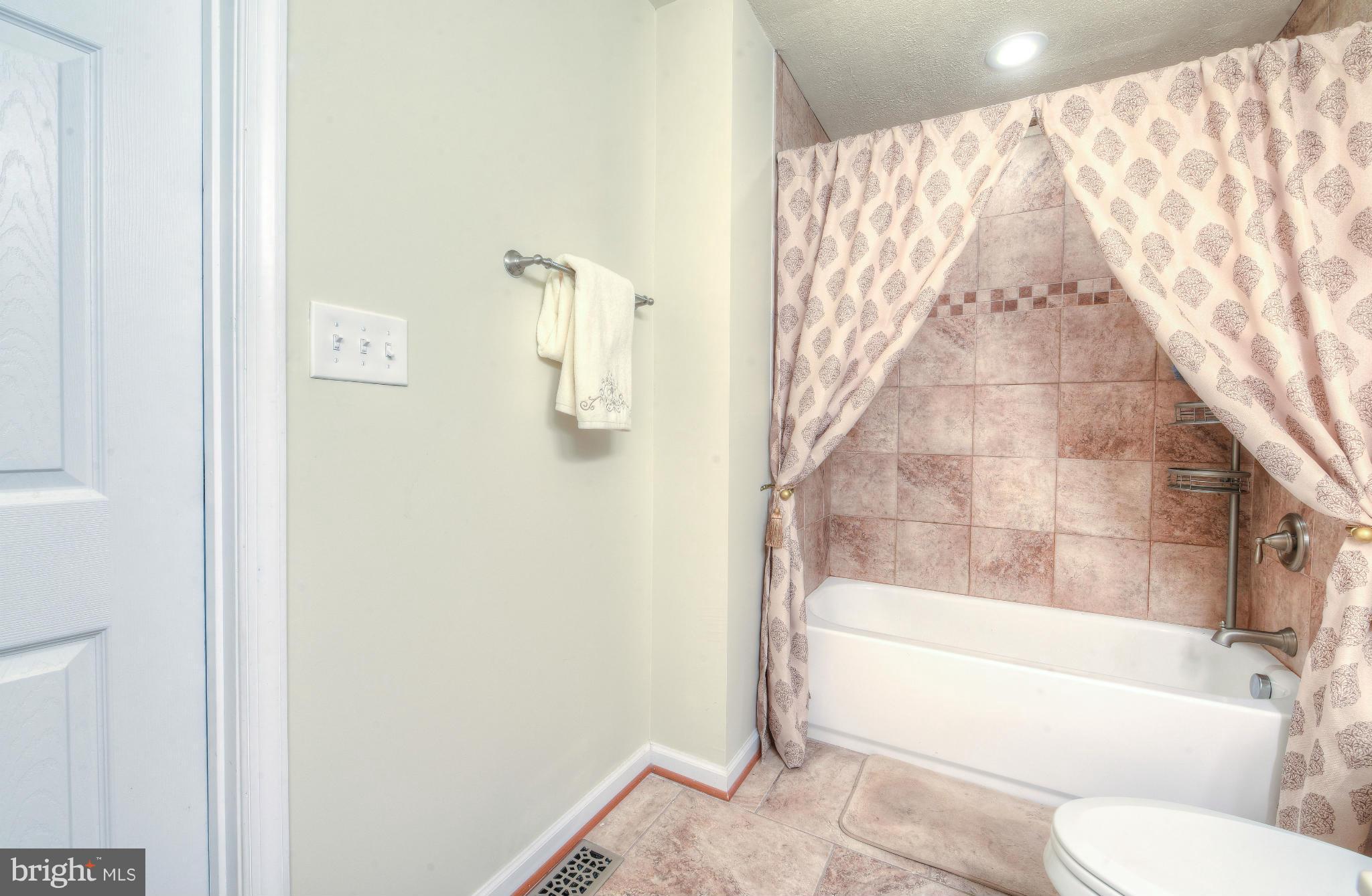 LAKE WILDERNESS - Residential