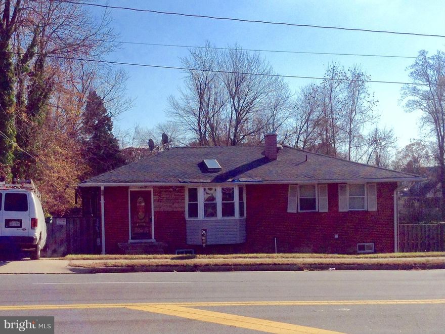 Need Extra parking for commercial vehicles? Storage sheds?  Easy 5 minute access to I 95, Richmond Hwy, & PW Parkway? 2 storage sheds? Hardwood floors main level, full finished basement, updated windows, HVAC, kitchen appliances. This one has it all - and priced to sell!