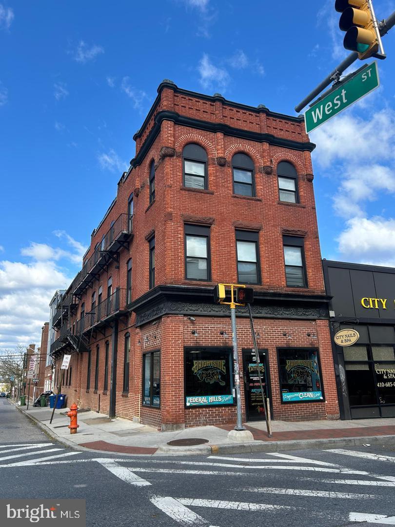 Great Federal hill apartment for rent! 1 bedroom 1 bathroom apartment that has onsite washer and dryer. Great natural lighting on first and second level, spare room that could be used as a walk in closet, and open floor plan living room, dining room, and kitchen. Available August 12, 2025.