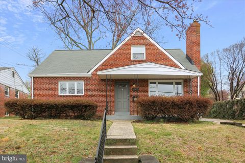 Photo of 4907 FLANDERS AVE, KENSINGTON, MD 20895 (MLS # MDMC2084394)