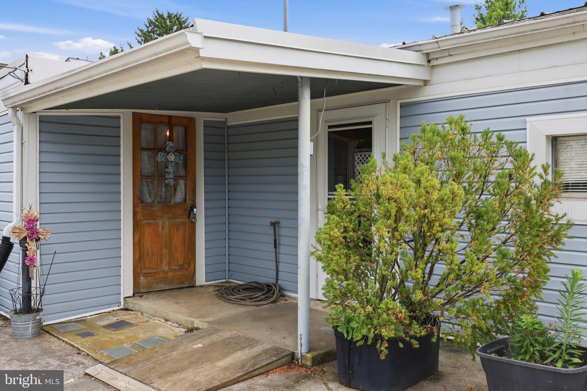374 MAPLE AVENUE