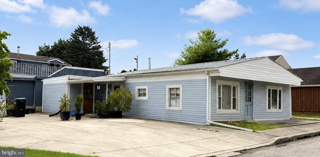 374 MAPLE AVENUE