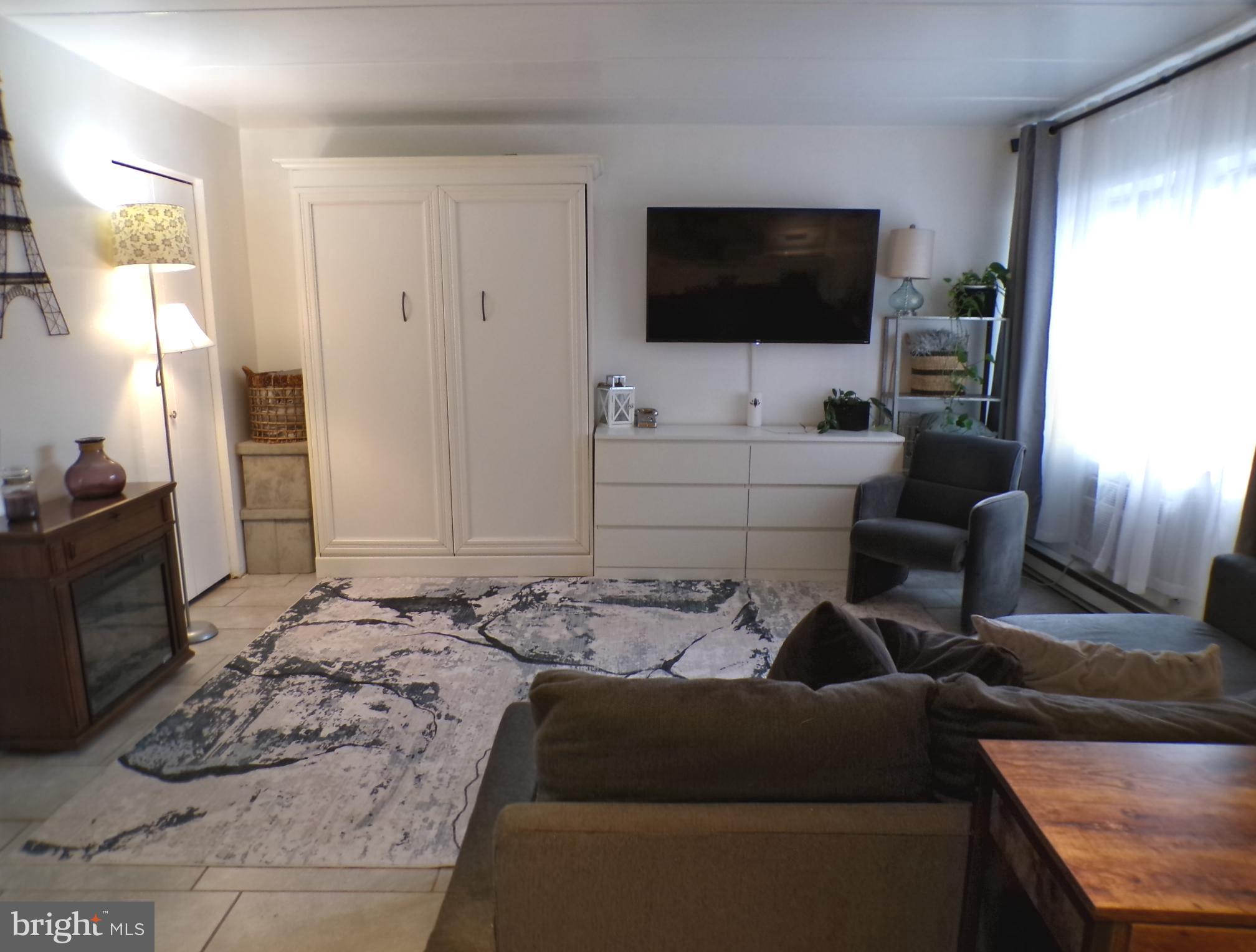 WASHINGTON SQUARE - Residential